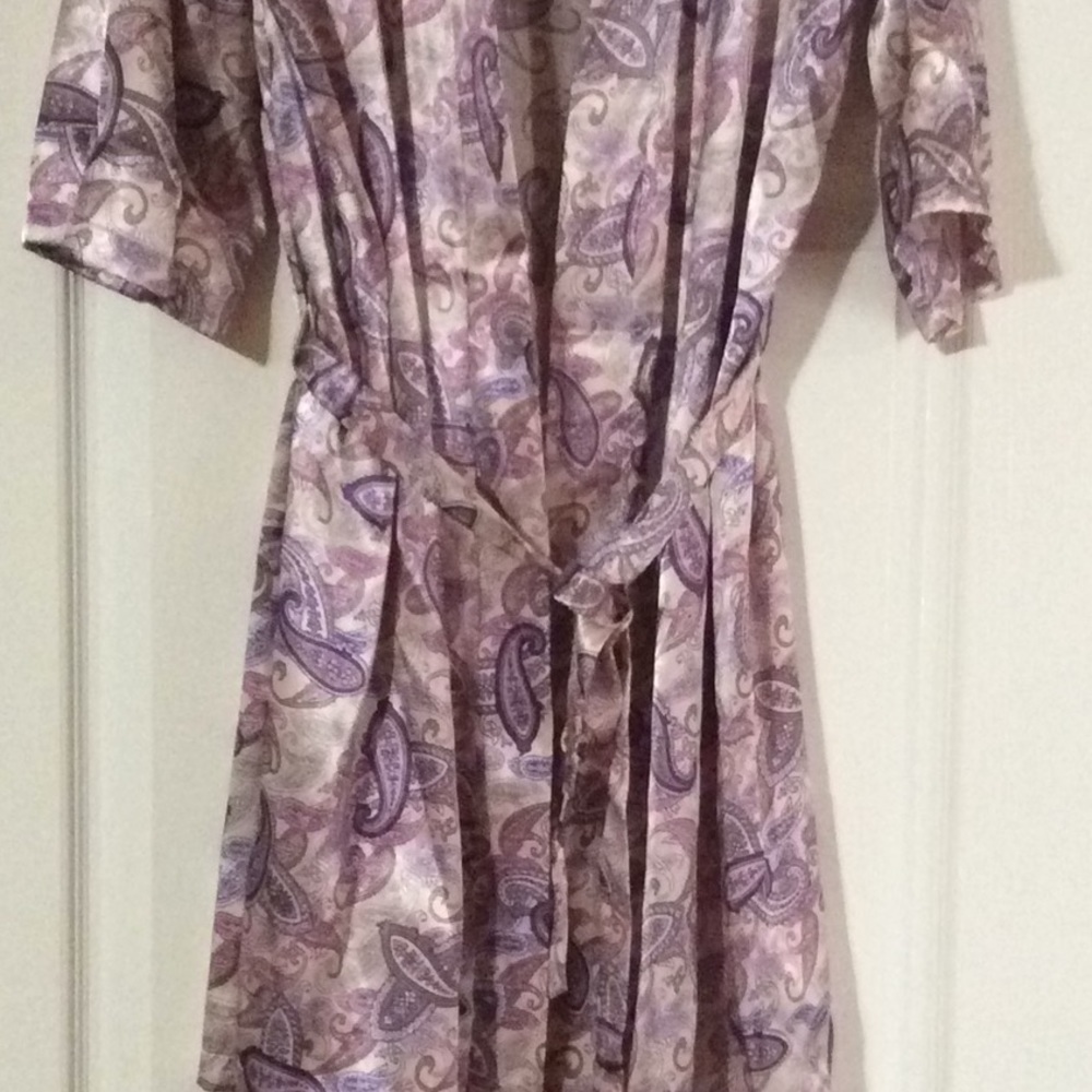 Beautiful Robe - Picture 3 of 6